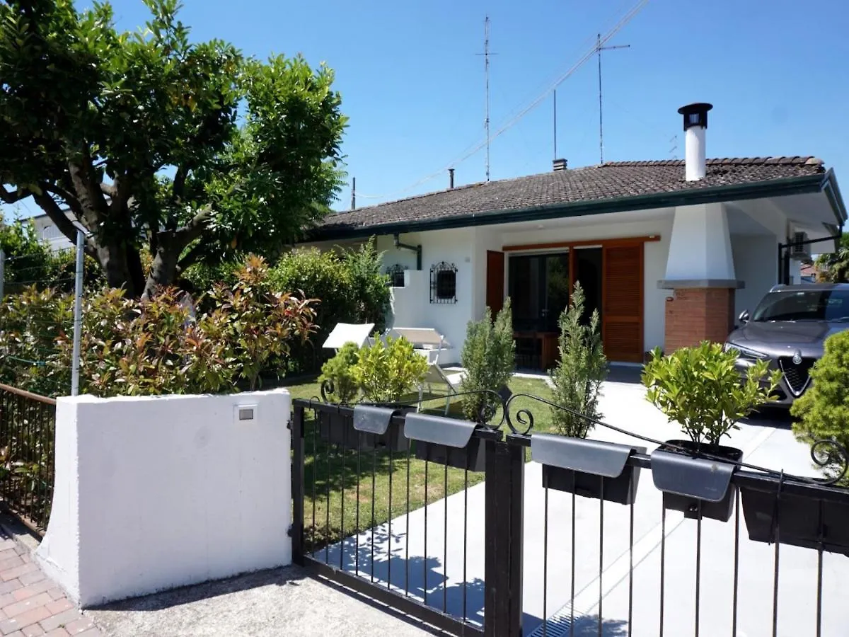 Beachside Villa With Private Garden Porto Santa Margherita di Caorle 0*,  Italië